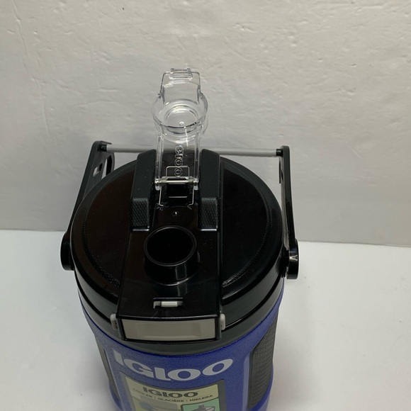 Igloo Latitude Ultra Pro Water Jug 2 Qt Blue New - Picture 11 of 14